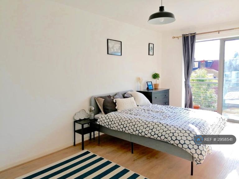 3 bedroom flat in Dagmar Court, London, N15 (3 bed) (#2958541)