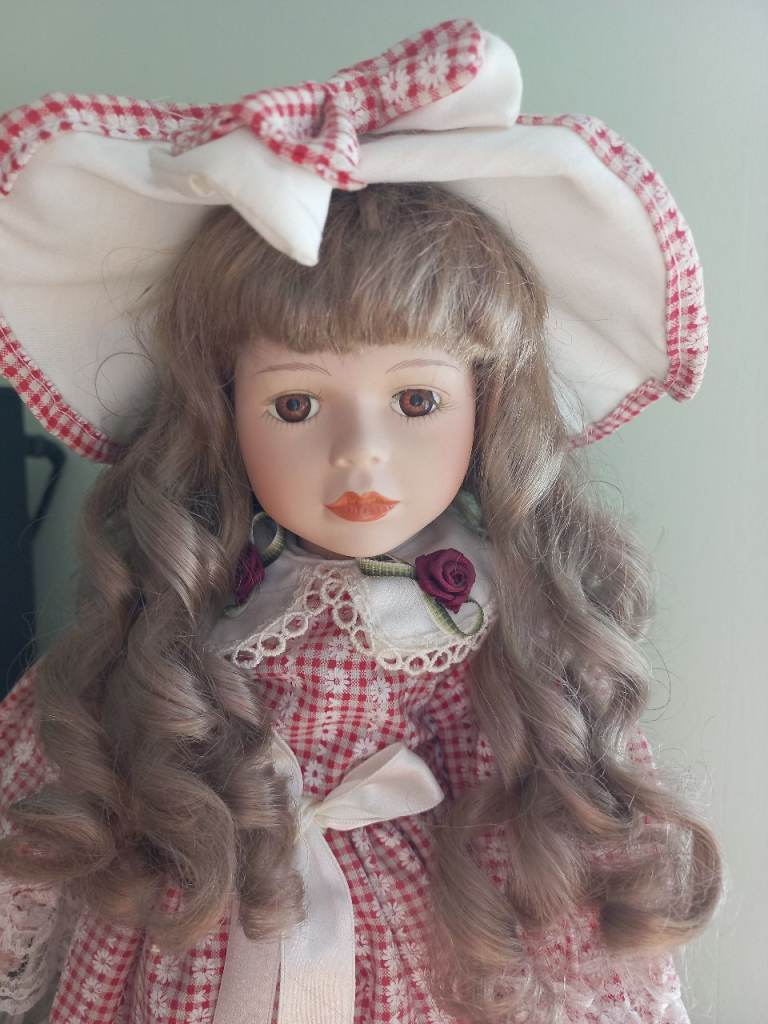 Porcelain Doll from the Leonardo Collection, with Certificate, Lydia