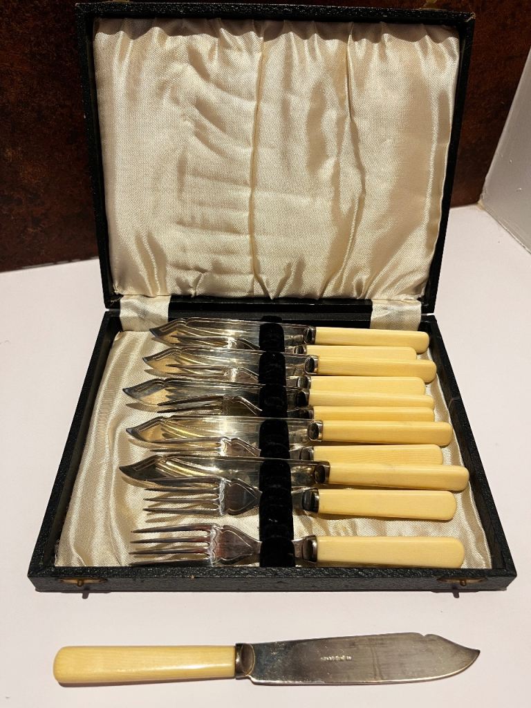 Vintage Silver Plated Fish Cutlery Set In Original Box 