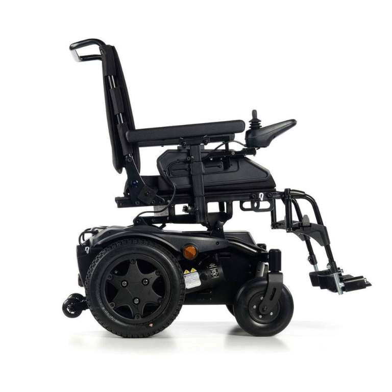 Q100 R Powerchair with Swing Away Legrest