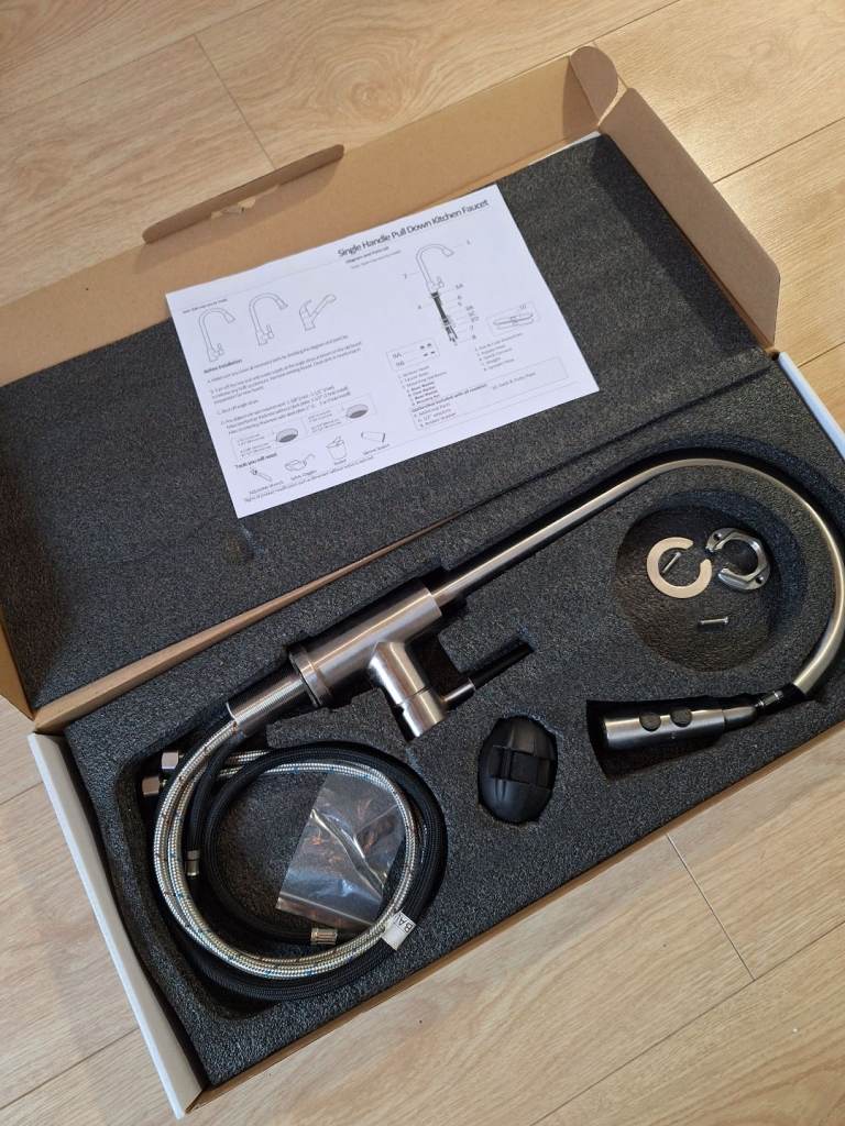 Single Handle Pull-Down Kitchen Faucet – Good Condition