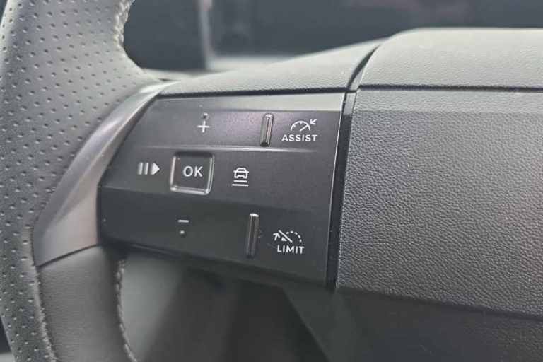 2025 Vauxhall Grandland 1.2 Hybrid [136] Ultimate 5dr e-DCT6 [Pan Roof] HATCHBACK PETROL Automatic