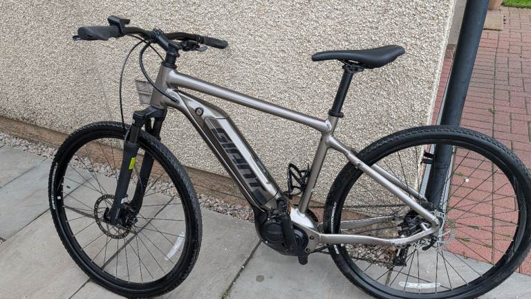 Giant roam E + GTS ebike