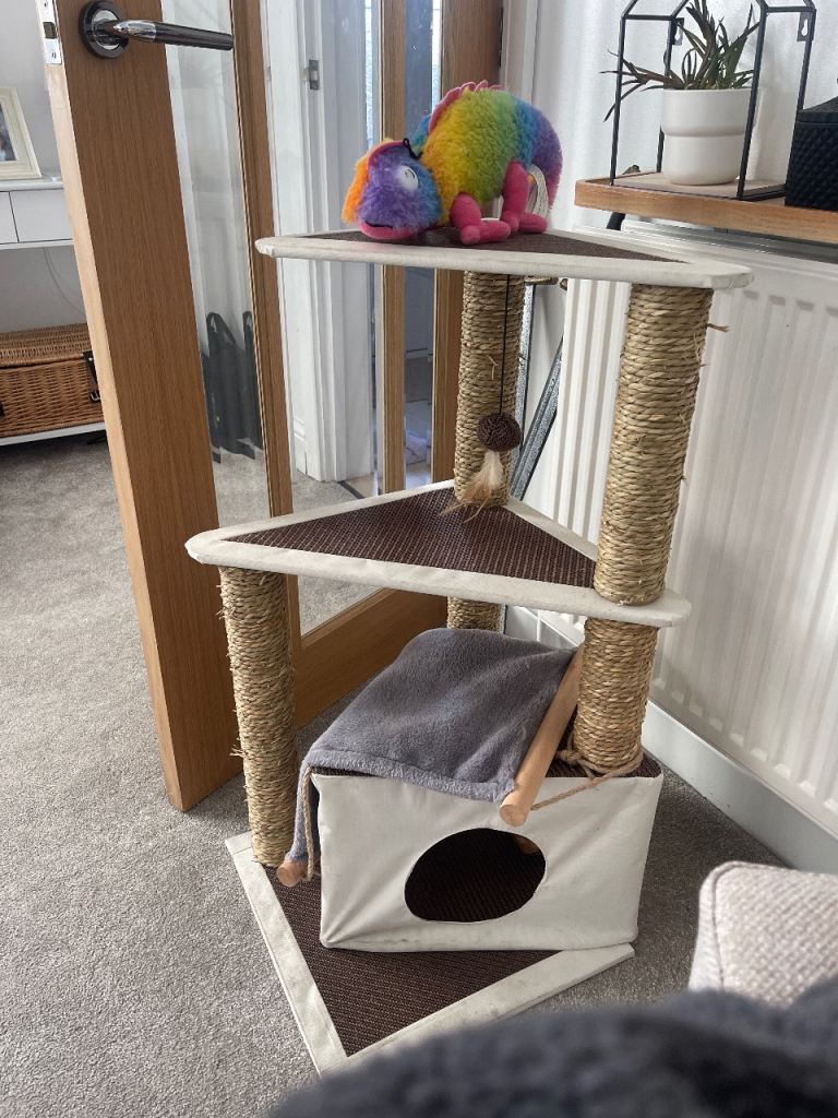 Cat tree