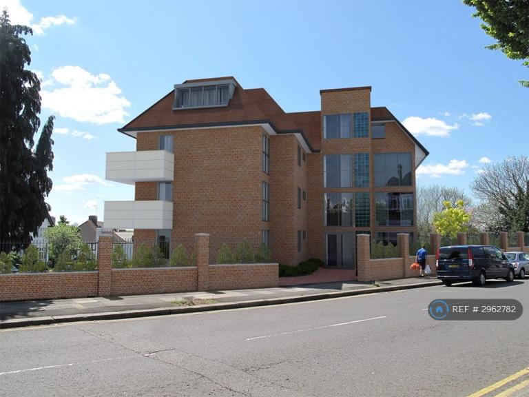 3 bedroom flat in White Lodge, London, NW11 (3 bed) (#2962782)