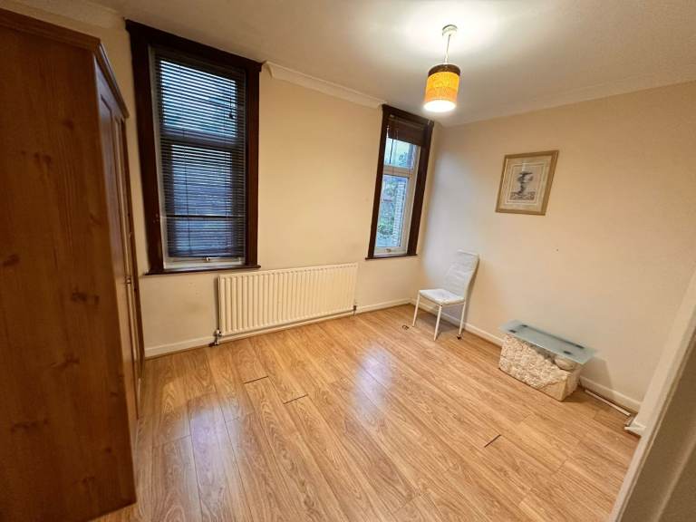 Nice One Bedroom flat to Let on  Selbourne road IG1 3AJ, Next to Ilford station.