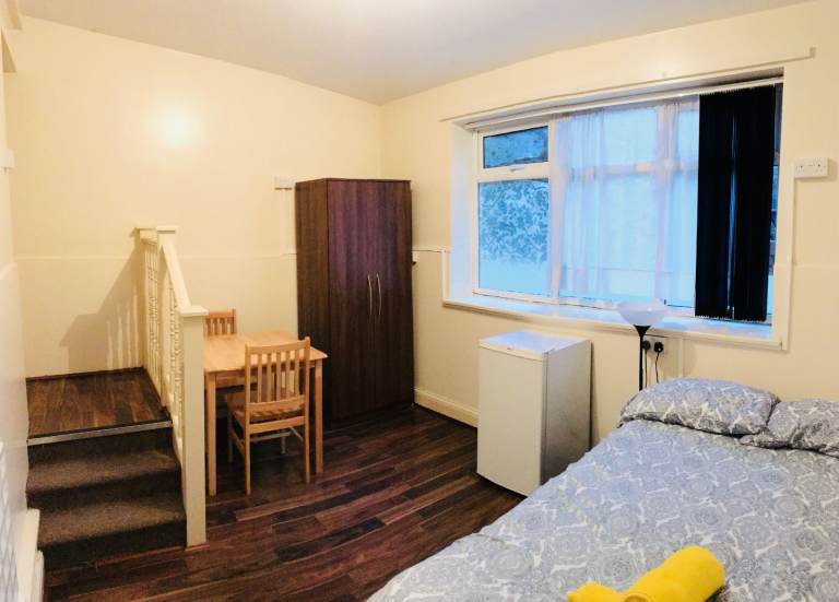 Room to rent on Chatsworth Road, London