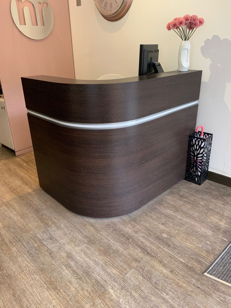 Salon REM reception desk