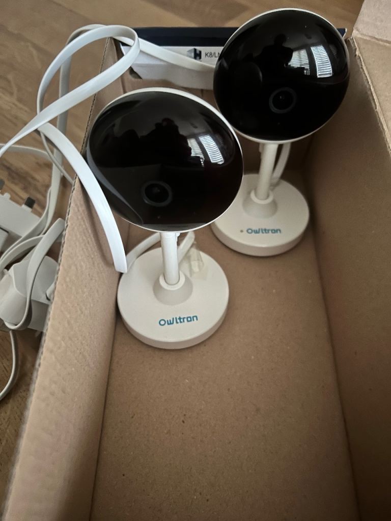 Owltron 2K indoor security camera with motion