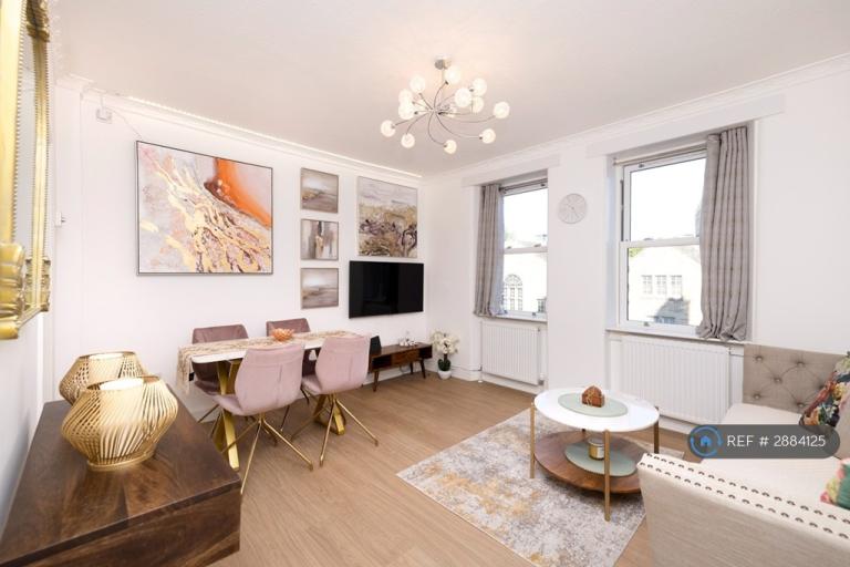 2 bedroom flat in Bernard Terrace, Edinbuirgh, EH8 (2 bed) (#2884125)