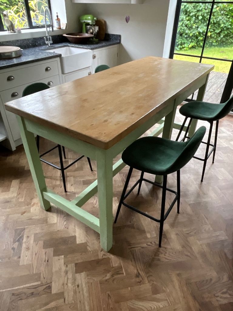 Vintage work bench with four bar stools 