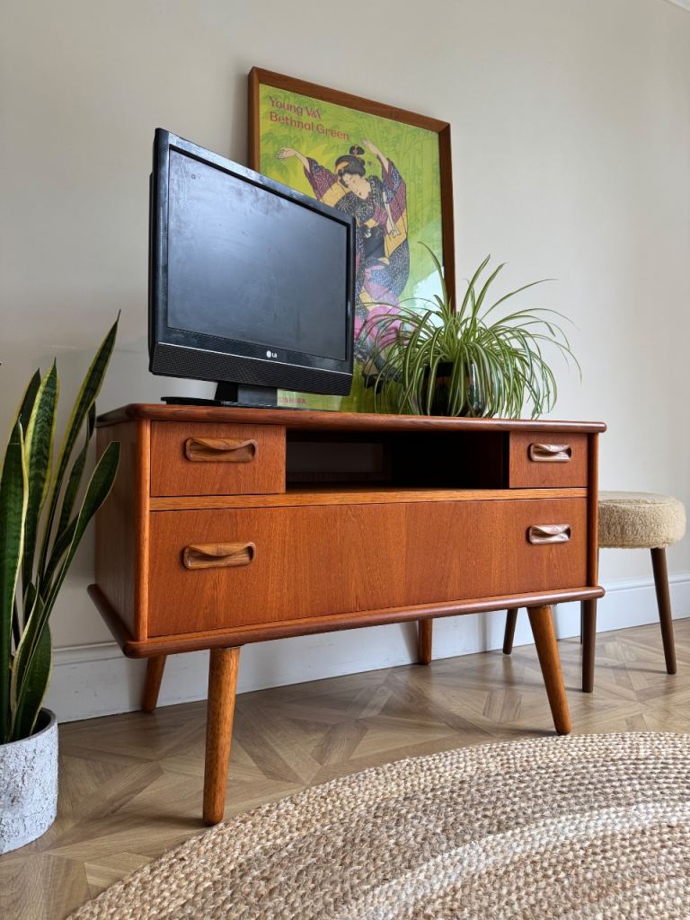 G plan vintage retro mid century tv media sideboard unit 