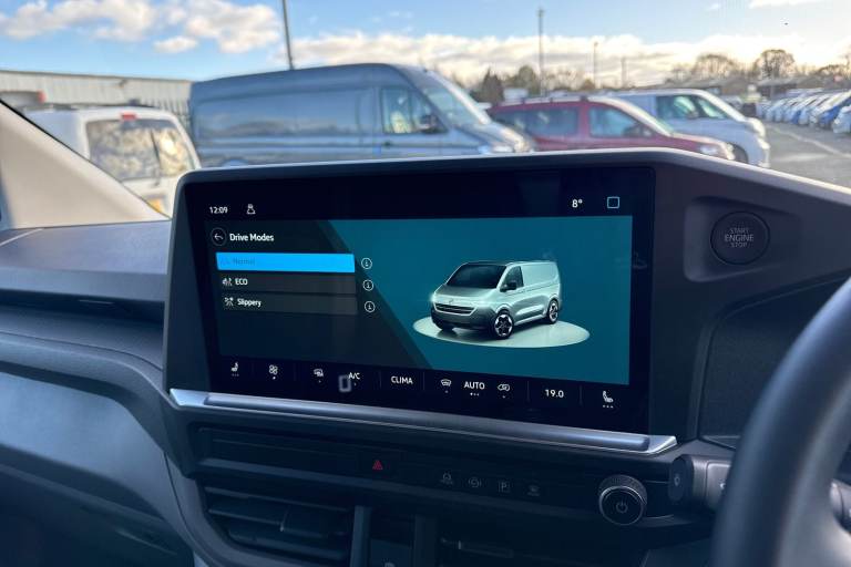 2025 Volkswagen Transporter 2.0 TDI T28 Commerce Pro FWD SWB Euro 6 (s/s) 5dr Van DIESEL Manual