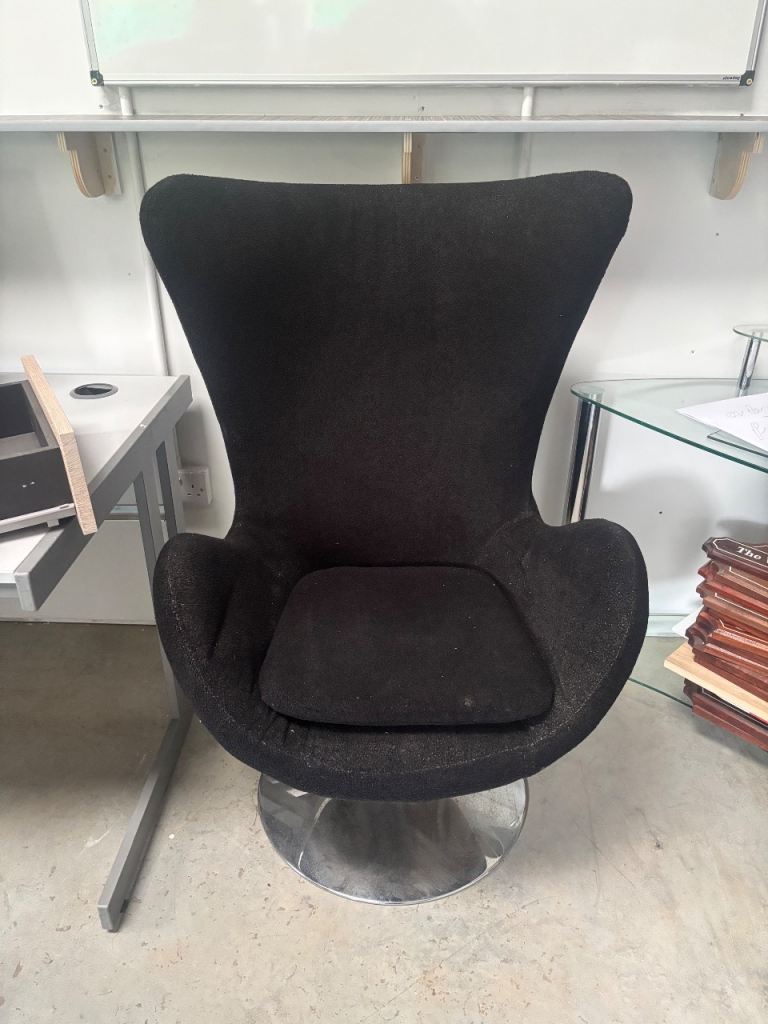 Black Swivel Egg Chair – Good Condition