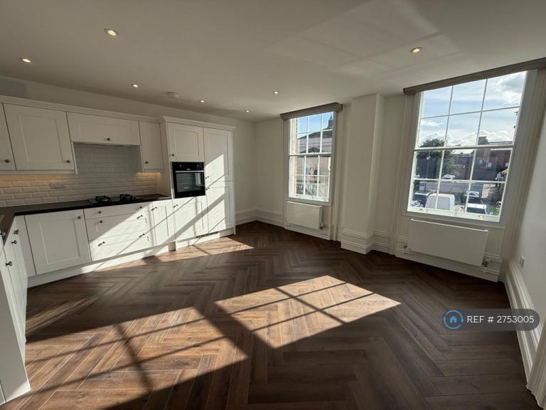 2 bedroom flat in Church St, Biggleswade, SG18 (2 bed) (#2753005)