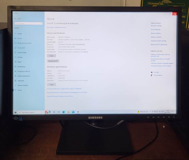 DESKTOP PC WITH MONITOR, KEYBOARD AND MOUSE