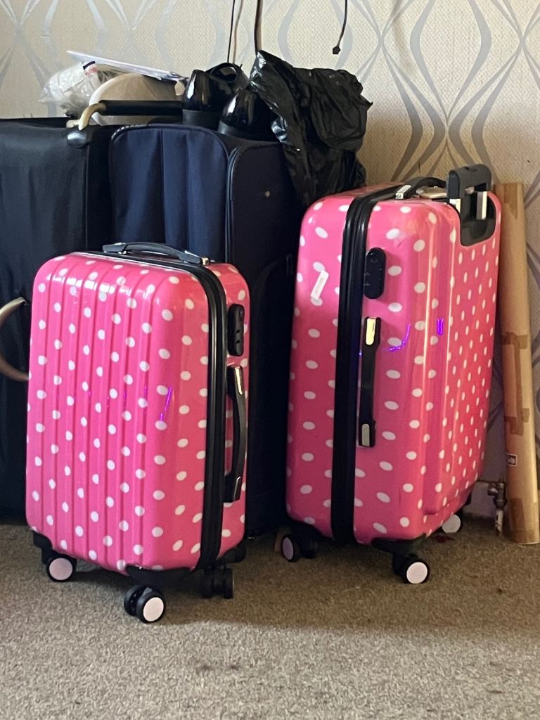 2x suitcases