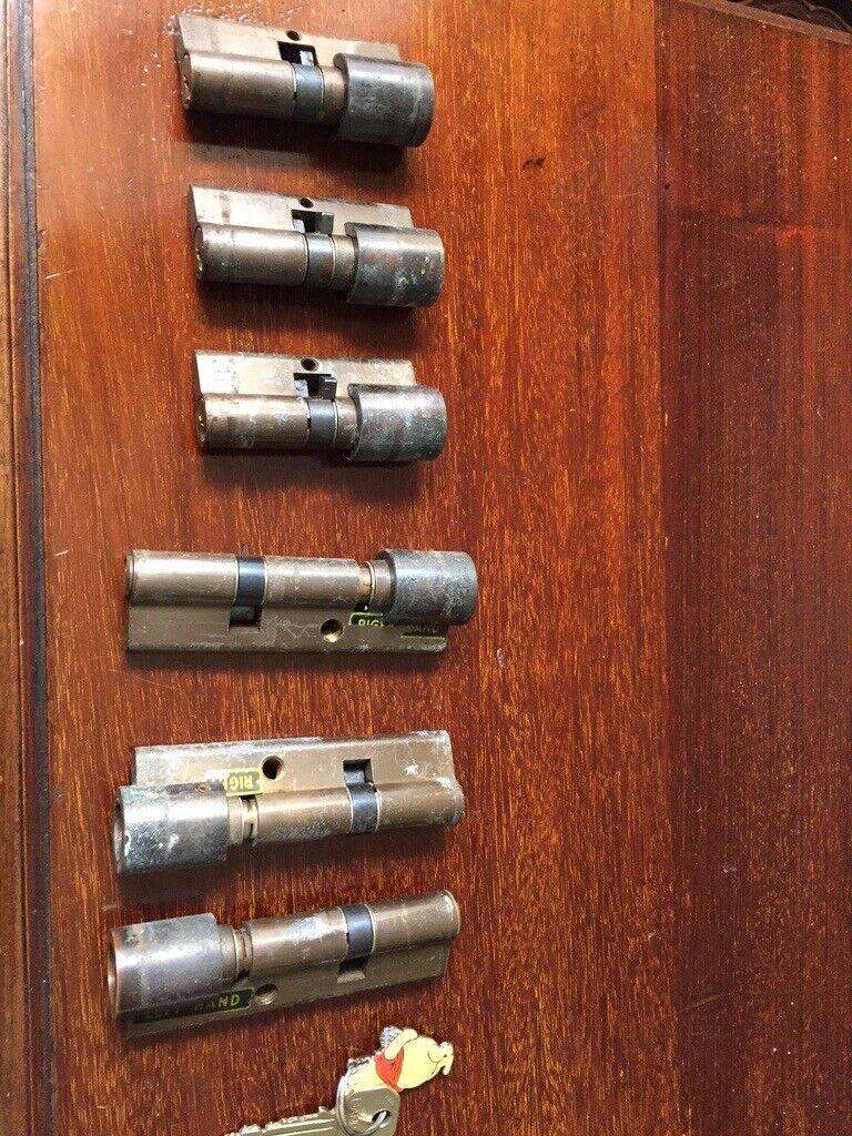 Banham locks- 6 cylinders