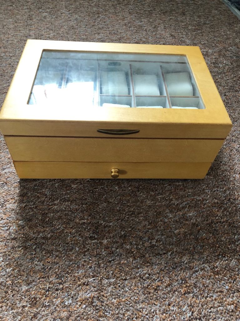 JEWELRY BOX £10