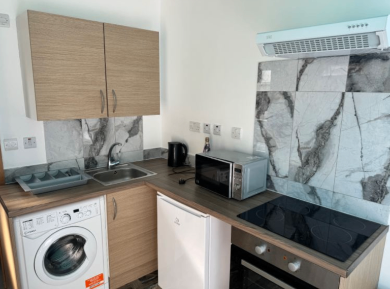 Modern Studio Flat | Furnished | Fitted Kitchen | Parking | Westcroft, Milton Keynes - MK4
