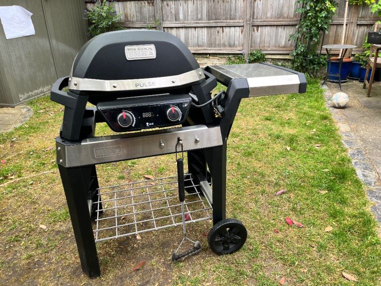 Weber Pulse 2000 electric BBQ and cart with cover