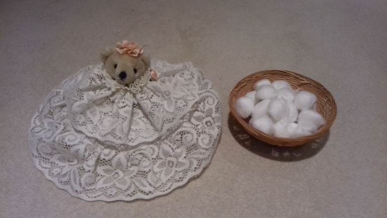 TEDDY AND LACE COTTON WOOL HOLDER