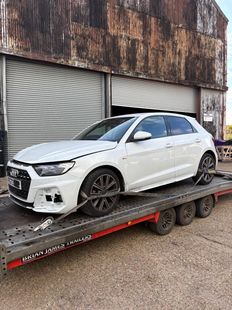 AUDI A1 2023 BREAKING 