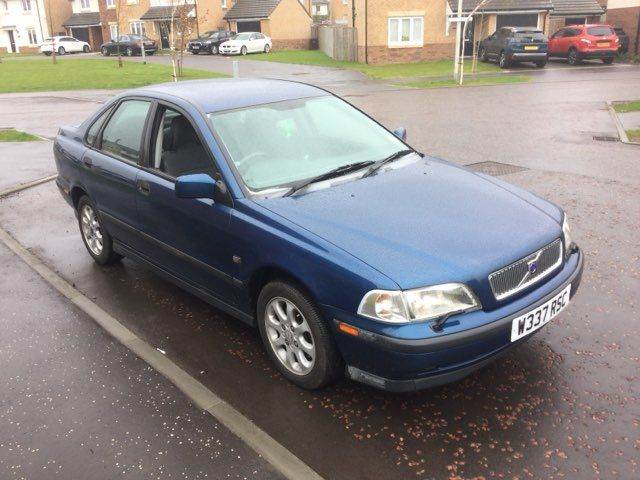 *** 27 000 MILES *** UNBELIEVABLY LOW MILEAGE S40 WITH A LONG MOT UNTIL FEBRUARY 27