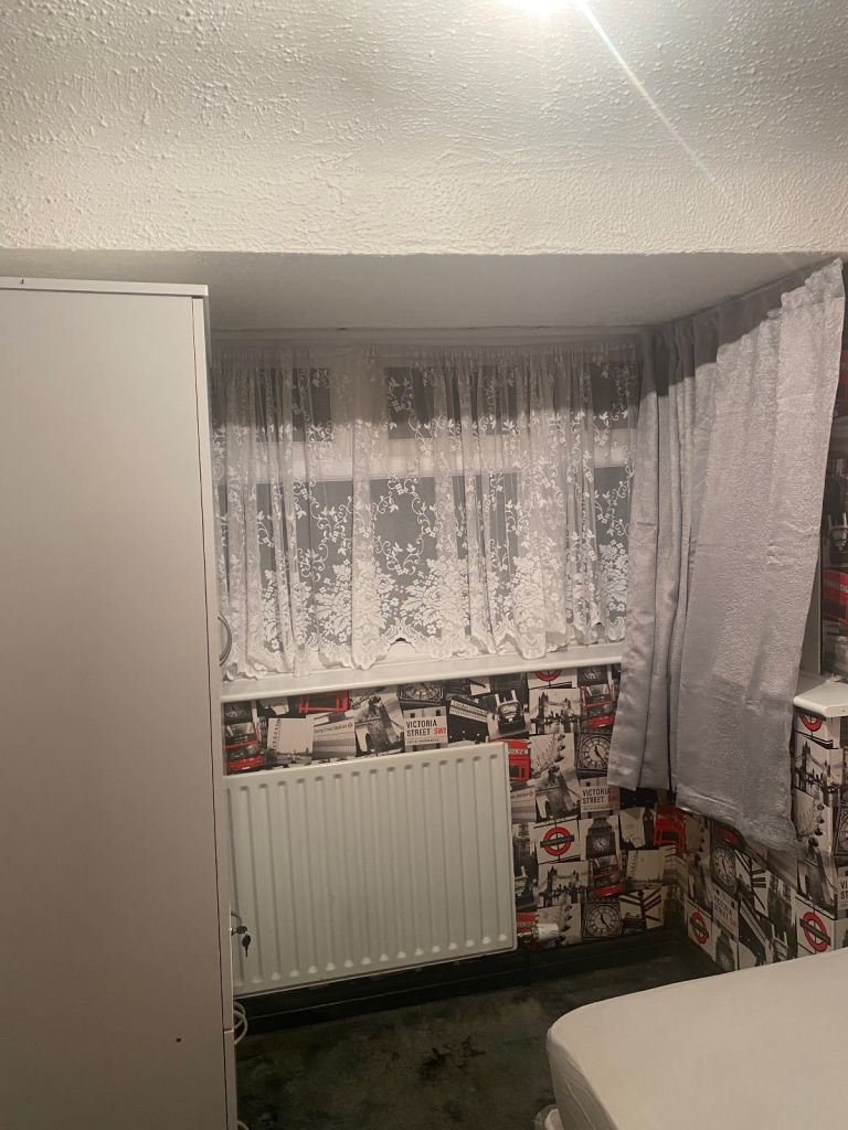 Semi double room to rent 