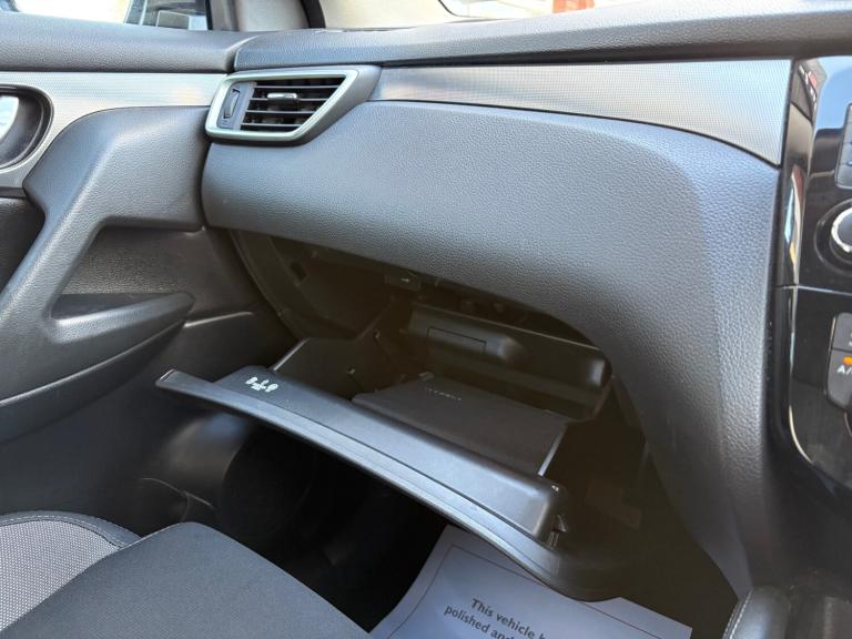 2018 Nissan Qashqai 1.5 dCi N-Connecta 5dr ++ PANROOF / NAV / CAMERA / ULEZ / 7 SERVICES ++ HATCH...