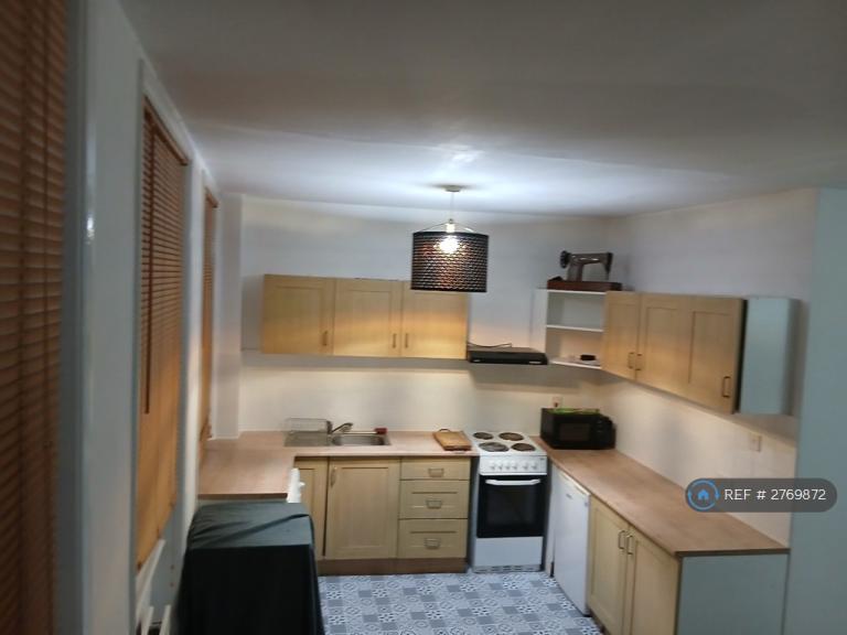 1 bedroom flat in Camberwell Church Street, London, SE5 (1 bed) (#2769872)