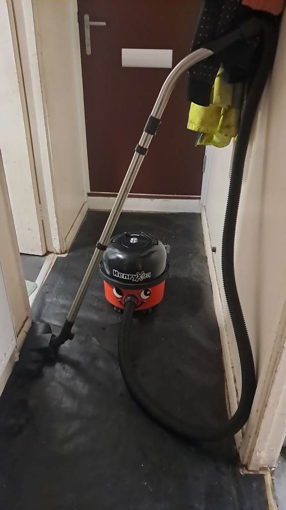 Henry vacuum cleaner Strong Suction 9 litre with Heavy Duty Bag 