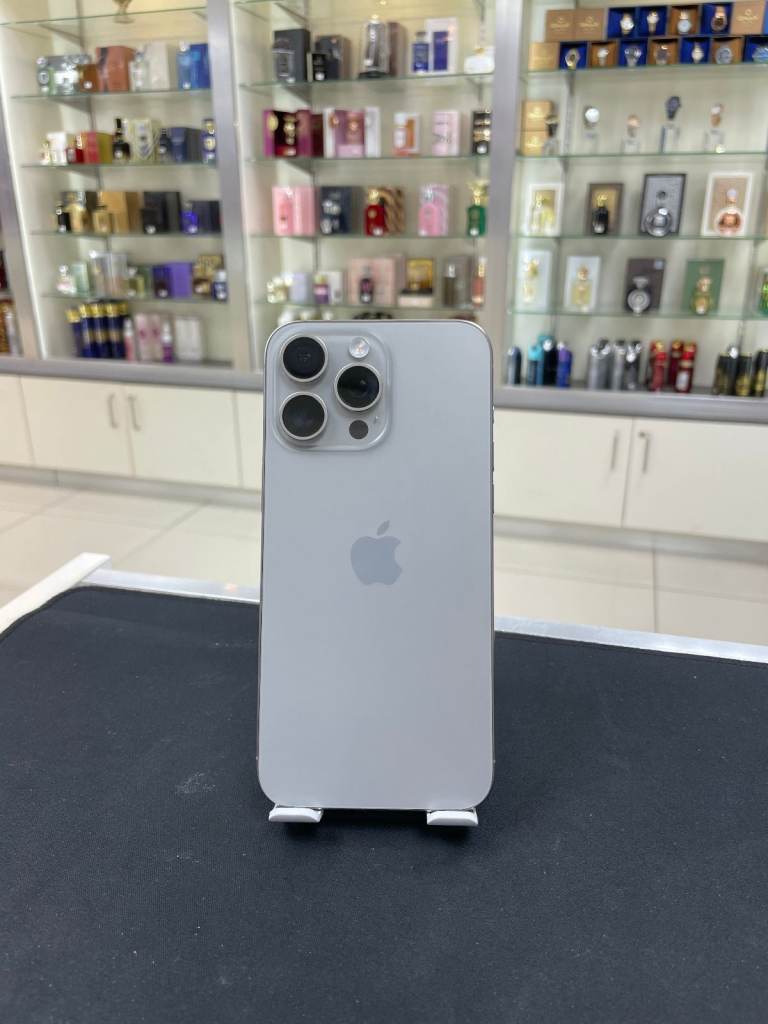 Apple iPhone 15 Pro Max 256GB Unlocked in Mint Condition