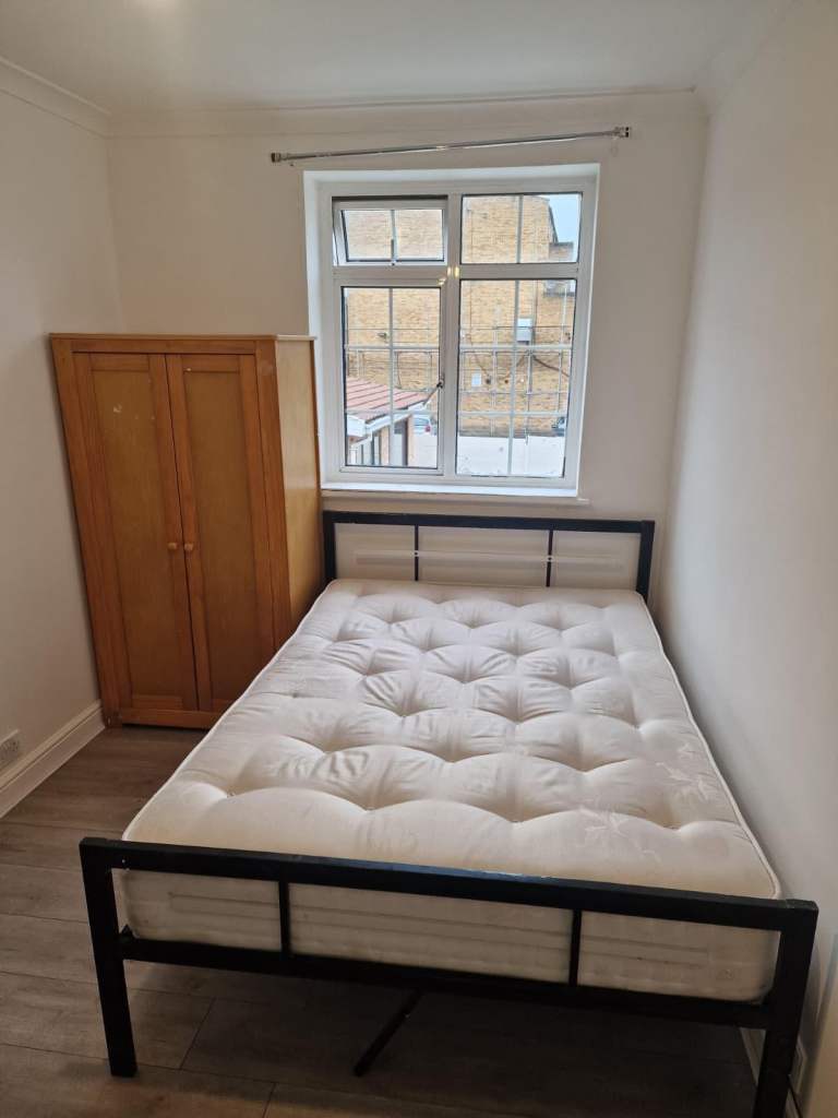 one dobel room 1 box room 