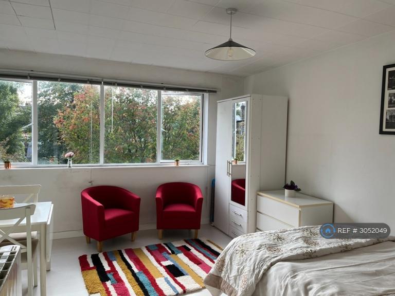 Studio flat in Haverstock Hill, London, NW3 (#3052049)