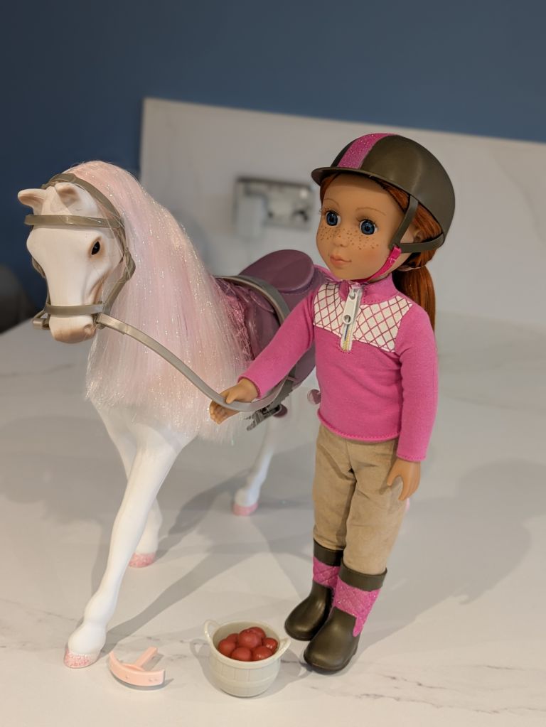 Glitter dolls and accessories 
