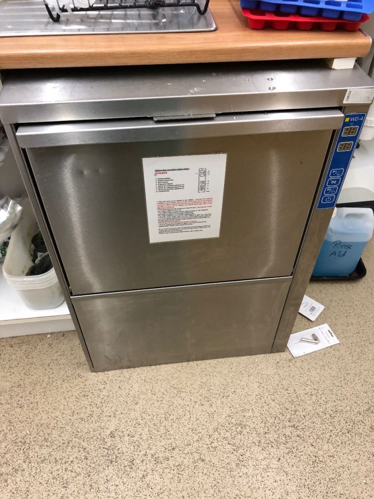 dishwasher for restaurant/ bar/ pub/ café/ coffee shop – delivery possible