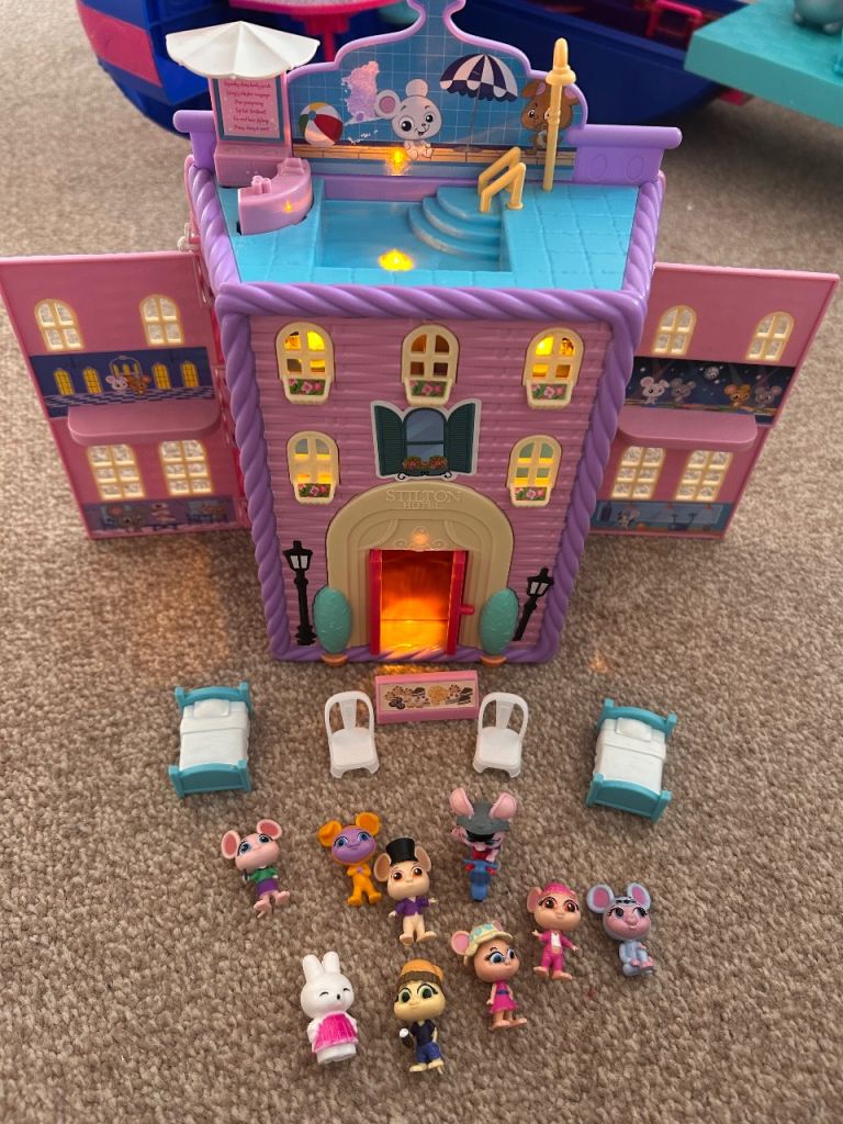 Polly Pocket-style Mouse House Playset with Figures
