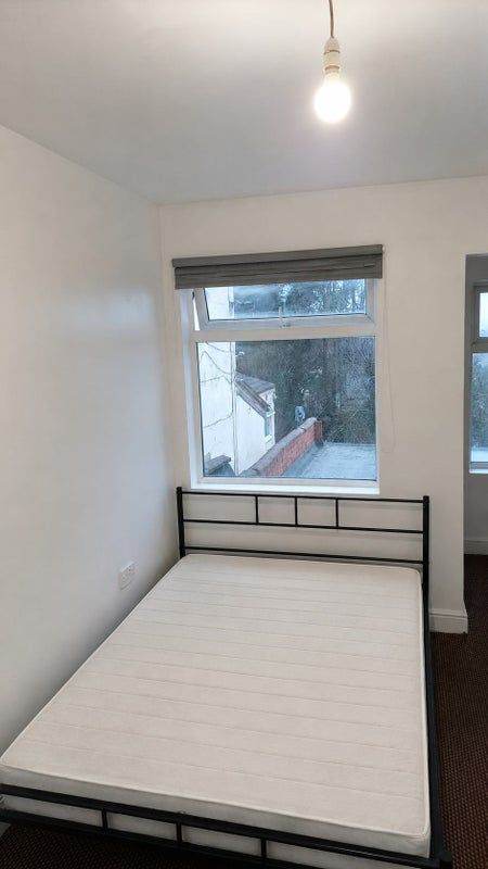 Spacious and Cosy Double Rooms for Rent in - DY2 8RA