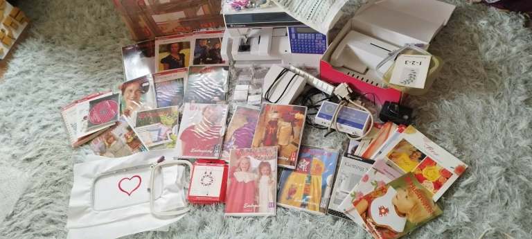 Husqvarna Rose 🌹 embroidery and sewing machine with 25 embroidery cards