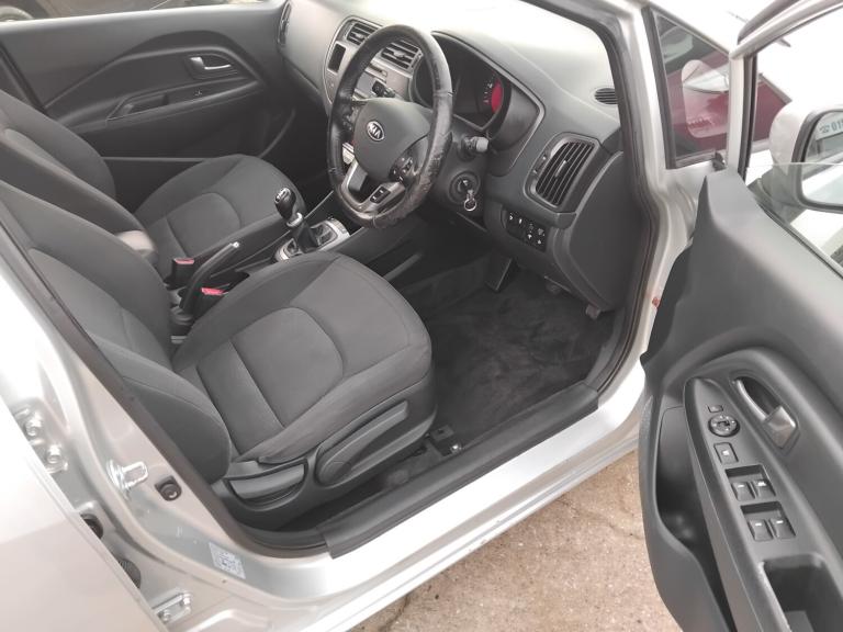 2011 Kia Rio 1.4 3 5 DOOR HATCHBACK VERY ECONOMICAL  FULL MOT AND SERVICE  HATCHBACK Petrol Manual