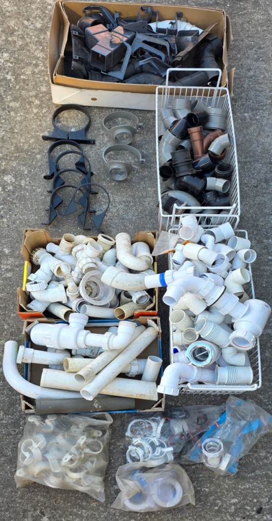 LOTS OF PLUMBING PARTS New and Used- JOB LOT. READ DESCRIPTION PLEASE
