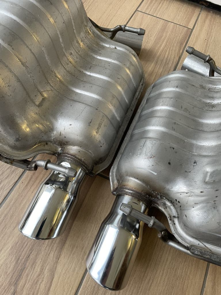 Chrysler 300c NOS back boxes