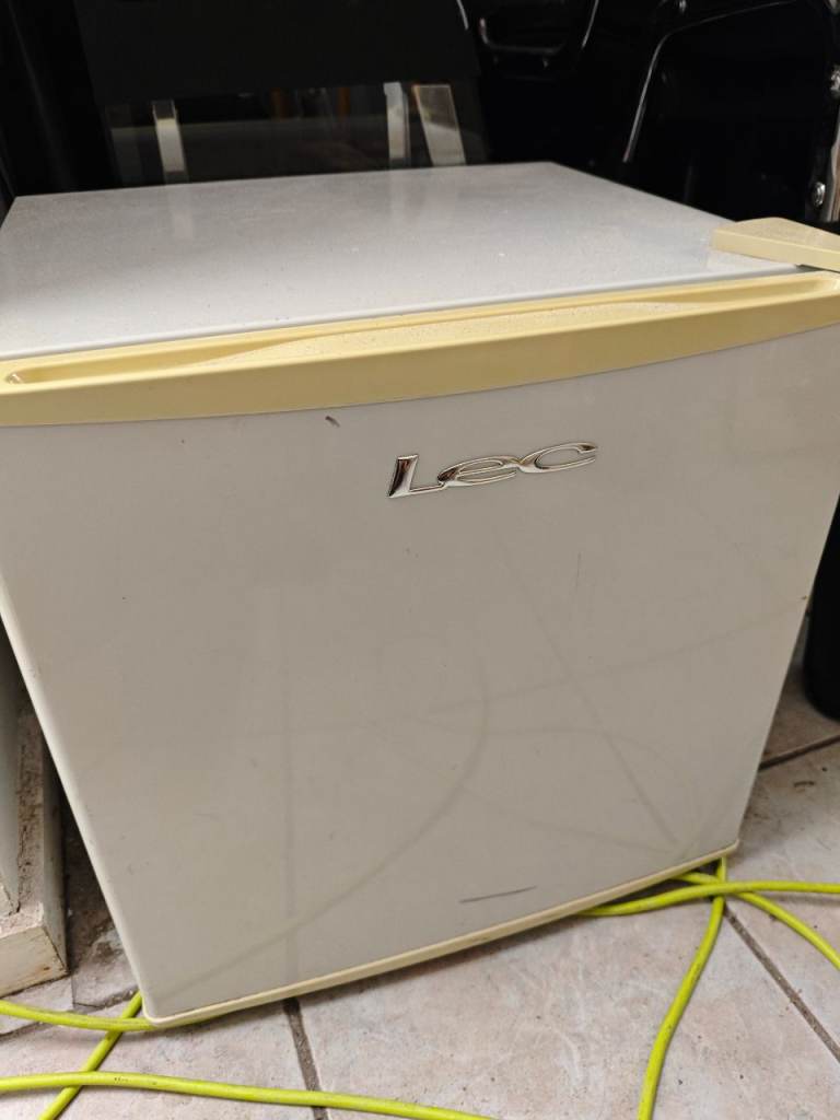 Lec Rrefrigerator 