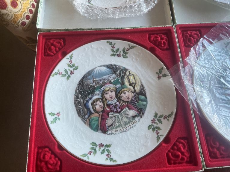 6 X doulton christmas plates 1977-1983