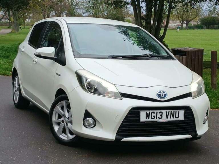 2013 Toyota Yaris 1.5 VVT-h T Spirit Hatchback 5dr Petrol Hybrid CVT Euro 5 (101 ps) HATCHBACK Pe...