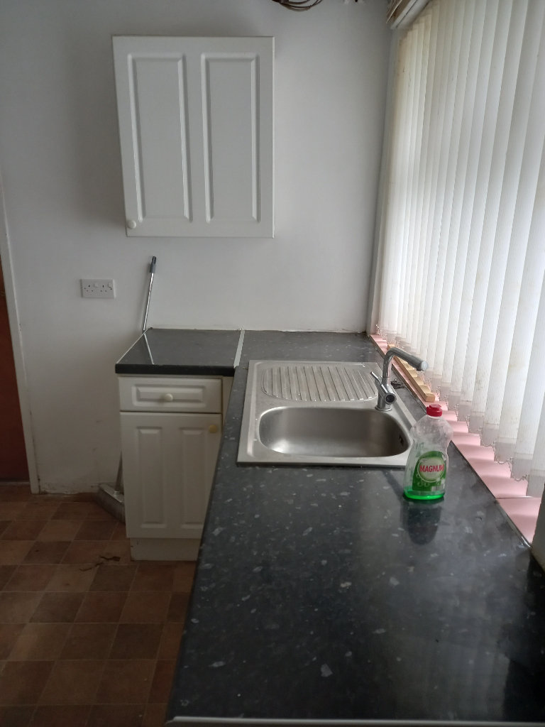 **AVAILABLE**2 BEDROOM**2 BATHROOM**END TERRACE**LINDLEY STREET**