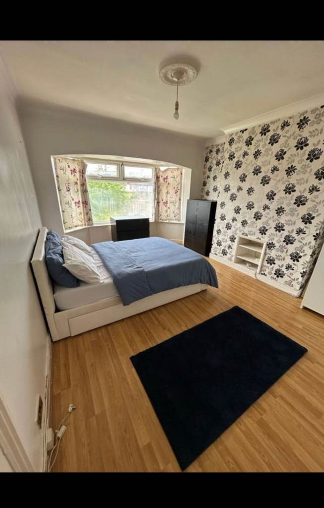Spacious & Cosy Double room for rent IG3 9DG