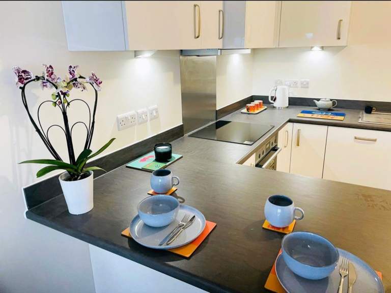 Spacious & Modern 2-Bed Flat Corby-Immediately