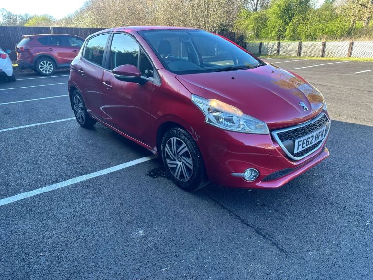 Peugeot, 208, Hatchback, 2012, Manual, 1199 (cc), 5 doors